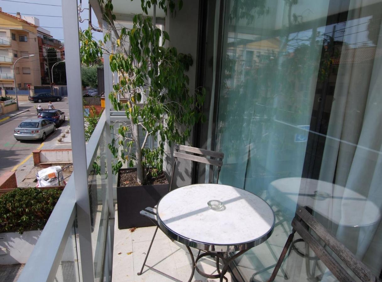 Blue Fridge Apartmen - Blue Fridge Apartmen - Ideal For Couples, Near Beach And Well Connected Apartment Vilassar De Mar Luaran gambar