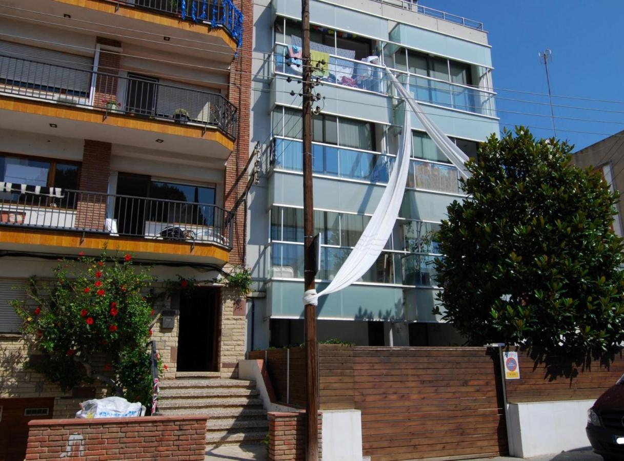 Blue Fridge Apartmen - Blue Fridge Apartmen - Ideal For Couples, Near Beach And Well Connected Apartment Vilassar De Mar Luaran gambar