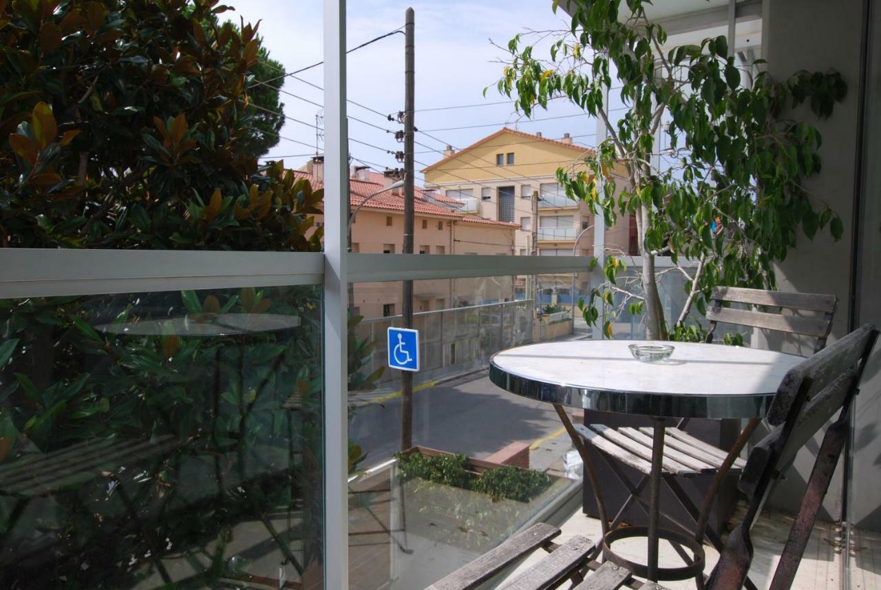 Blue Fridge Apartmen - Blue Fridge Apartmen - Ideal For Couples, Near Beach And Well Connected Apartment Vilassar De Mar Luaran gambar